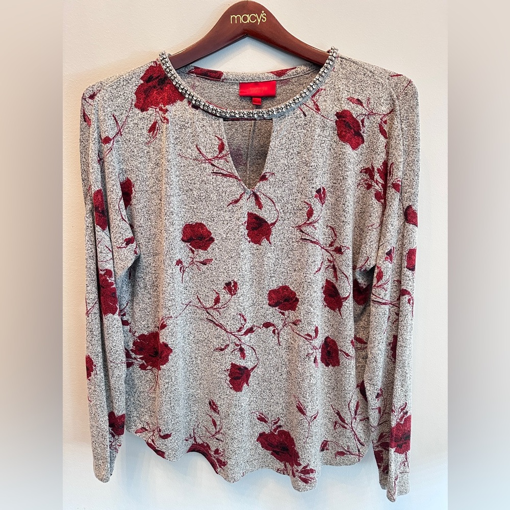 jennifer lopez beaded neck line gray with red floral top sweater size XL